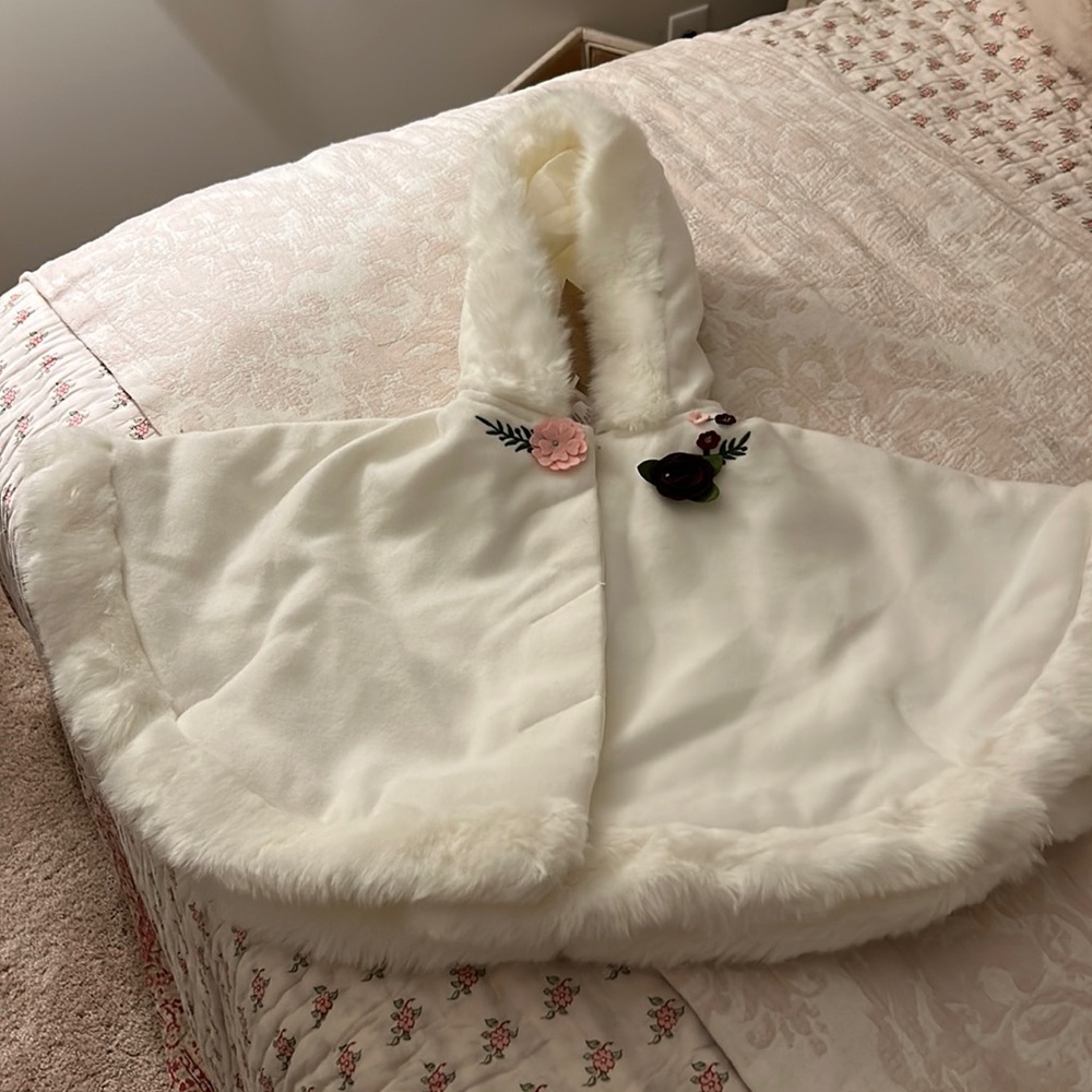 2t white Cape by Savannah